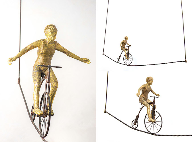 Ciclista en bronce / Bicicleta y riel en fierro | Armazon: 1mt x 1.16mt / Ciclista: 40cms x 33cms x 26cms