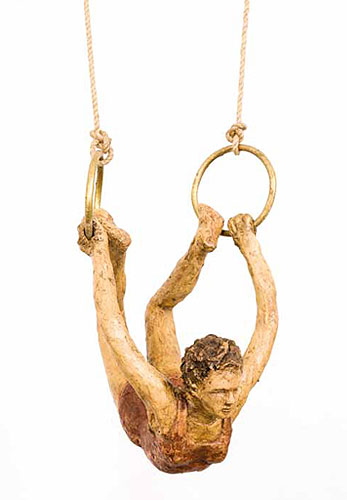 Resina, barra bronce ,sogas: 18cms x 18cms x 26cms