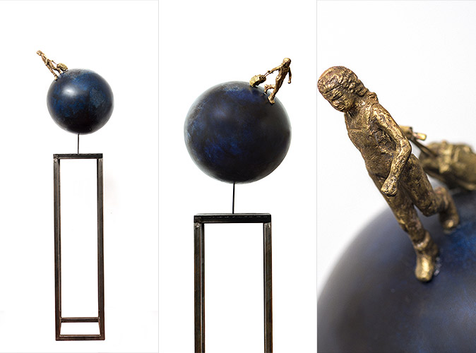 Figura en bronce y mundo en resina | Bola: 40cms de diametro / Figura: 19cms x 15cms x 8cms