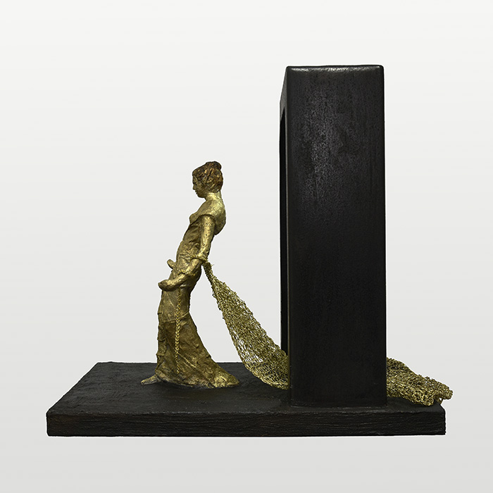 Técnica: bronce, fierro, tejido
Medidas: 35 cm x 47cm x 50 cm