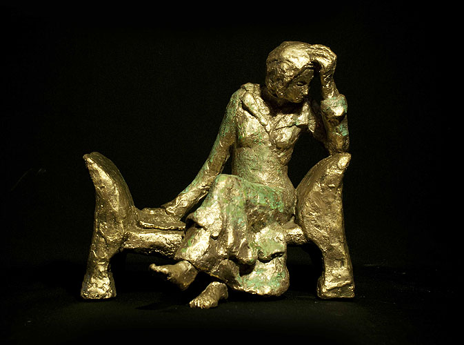 Medidas: base: 26x25cms, altura: 24cms; Técnicas: bronce, resina; Año: 2011